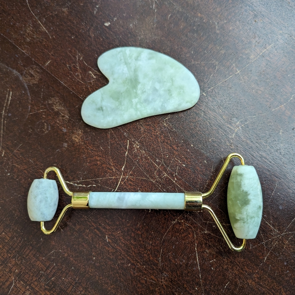 Jade roller and Gua Sha - Picture 2 of 6